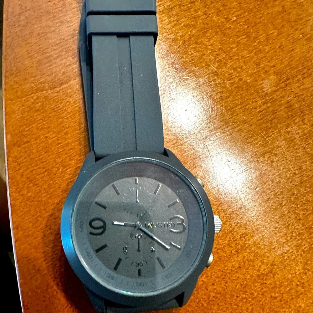 Watch - Picture 1 of 3
